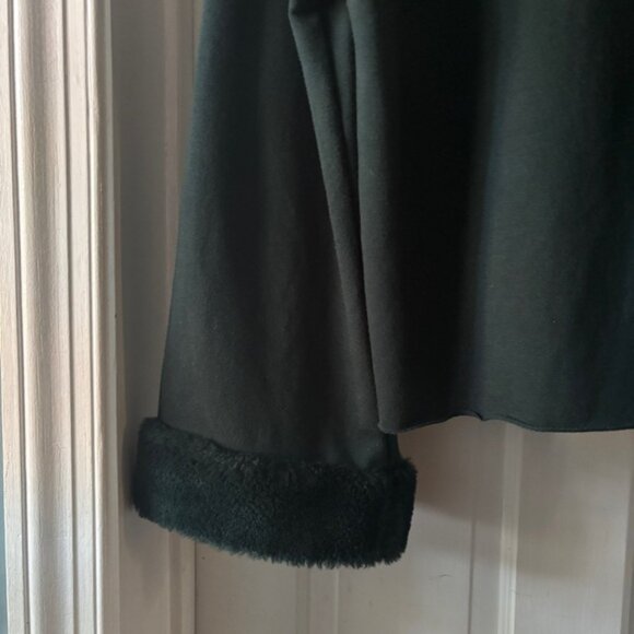 Zara Trafaluc Hunter Green Wide Long Sleeve Top Faux Fur Cuff Size S - Picture 9 of 11